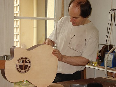 Ludwig Geudens, akoestische gitaarbouwer